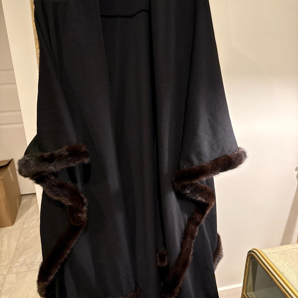 Elegant Black Shawl with mink  Fur Trim